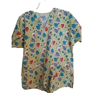 White Swan Fundamental's Women's Nurses‎ Light Green Hearts Scrub Top Shirt S